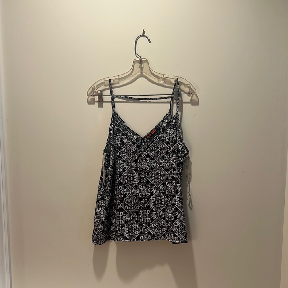 Love Tree Black and White Spaghetti Strap V-Neck Camisole